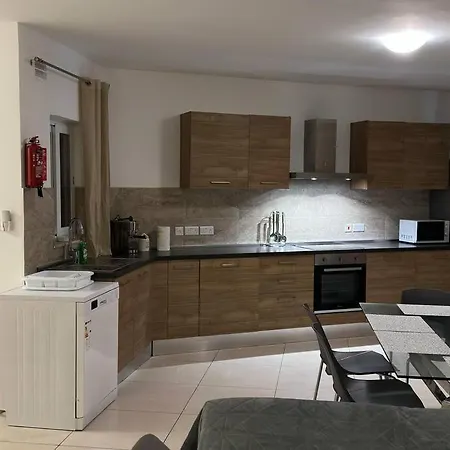 Апартаменты Beautiful Penthouse St Julian's Сент Джулианс