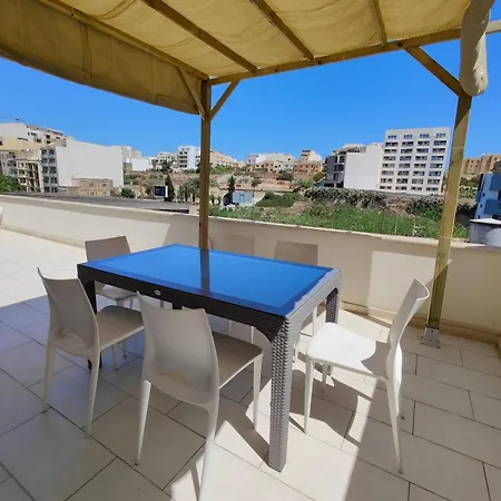 Beautiful Penthouse St Julian's Апартаменты *